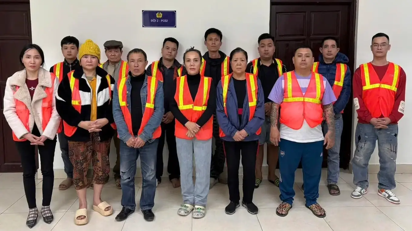 Triệt phá nhóm đánh bạc dưới hình thức xóc đĩa giữa sông Hồng